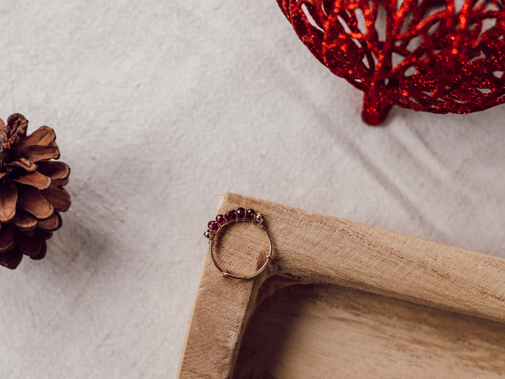 Bague Liseré de perles Grenat